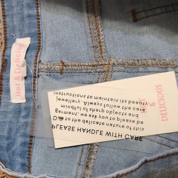 Rhinestone bedazzled Shorts size med - Picture 5 of 8